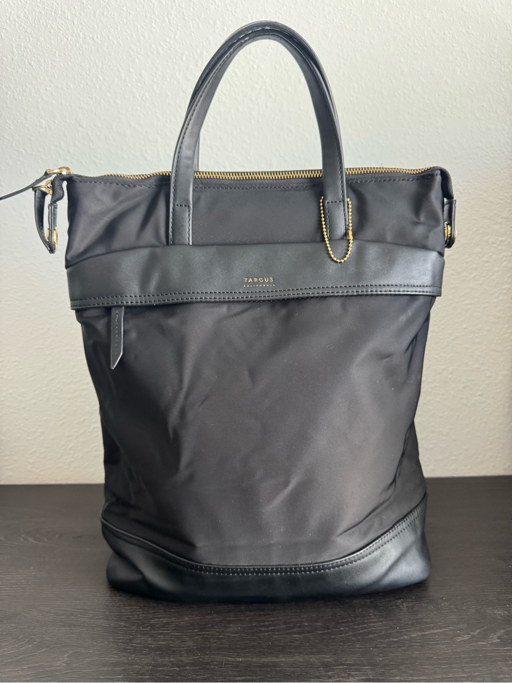 Targus Black Nylon Laptop Tote with Leather Trim and Gold Accents - Picture 1 of 7